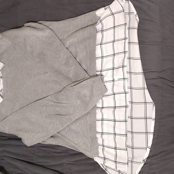 Long Sleeve Sweater/Top - Picture 2 of 5